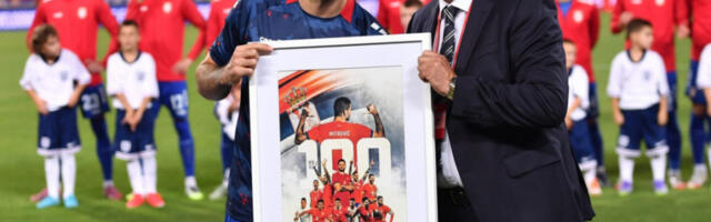 POKLON ZA MITRA Aleksandar Mitrović dobio specijalnu medalju
