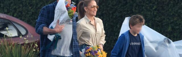 Ben Aflek ne zna kod koje biveš bi pre: Skockao se za Dženifer Lopez, pa je odveo u šoping