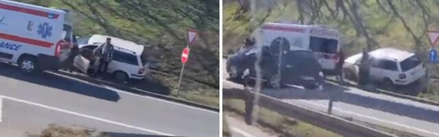 Saobraćajna nesreća kod Malog Požarevca: Automobil SLETEO sa puta (VIDEO)