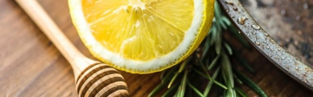 EVO KO TREBA DA JEDE LIMUN SVAKI DAN! U stanju je da izleči ozbiljne bolesti, a prava je riznica VITAMINA C