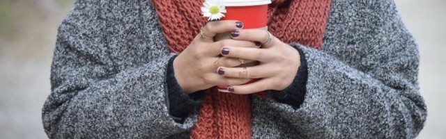 VREME JE DA ODLOŽITE DŽEMPERE! Evo kako da ih OPERETE i spremite za SLEDEĆU SEZONU!