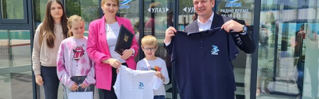 Uručena nagrada kumi - Anin predlog za ime zatvorenog bazena u Milanovcu osvojio najviše glasova
