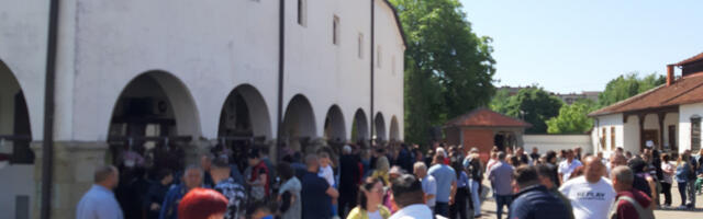 Obezbeđeni paketi i vaučeri za 35 porodica sa mnogo dece