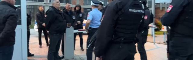 Napeto i jutros u Istočnom Sarajevu! Specijalci RS pred zgradom, BiH policija prati svaki korak zgrade vlade