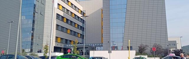 Deo prsta biće amputiran devojčici iz Vranja na koju je pala školska klupa
