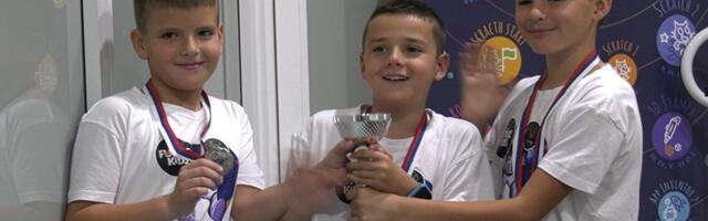 Vuk, Stefan i Dušan osvojili prvu nagradu za unikatni dizajn na Hakatonu (VIDEO)