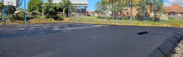Novi asfalt na sportskom terenu škole u Lunovom Selu