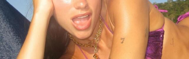 Dua Lipa u minijaturnom bikiniju: Pevačica fotografisala intimne delove pa sve pokazala