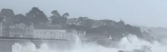 Два мушкарца се воде као нестали у мору у близини Девона у Енглеској