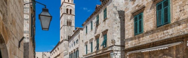 Skandal u Hrvatskoj zbog bivše prostitutke koja danas radi sa decom