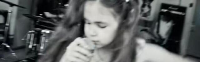 Ima osam godina, a pokidala metal hit