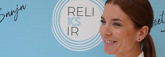 Nahrani kokoške, pa pozira na jahti - Bivša voditeljka sa biznismenom obilazi egzotične destinacije (FOTO)