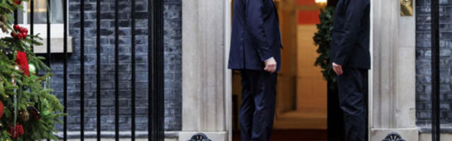 Британски мачак Лари поново одјурио чим је угледао Зеленског (видео)