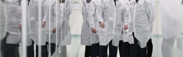 Premijer Đuro Macut u Vršcu: Obišao pogone kompaniјe "Hemofarm"