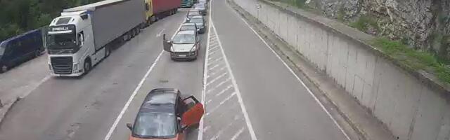 Gužve na Špiljanima: na ulazu u Srbiju čekanje i do tri sata