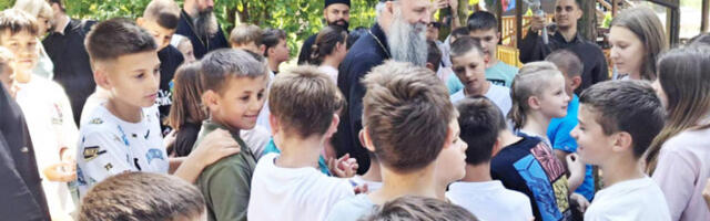 Патријарх Порфирије посетио Летњу духовну школу на Авали