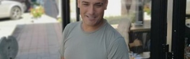 DARKO LAZIĆ PROMENIO LIČNI OPIS! Nakon gubitka KILOGRAMA i nove BOJE KOSE, pevač uradio OVO! Drugi ČOVEK! (FOTO)