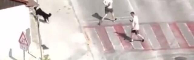 Huligan pobegao policiji: Trčao Splitom vezan lisicama (VIDEO)