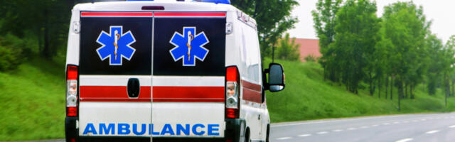 STRAVIČNA NESREĆA U ZEMUNU Kamion udario u autobus, vozač teretnjaka poginuo na licu mesta
