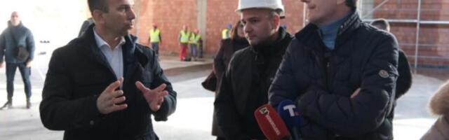 VELELEPNA ŠKOLA I HALA MENJAJU LICE SELA: Ponos Kolubarskog okruga raste u Gornjoj Toplici - Glišić obišao radove