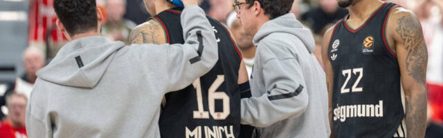 Jeziva scena u Minhenu: Jović zakucao glavom o parket, hala ostala šoku (VIDEO)