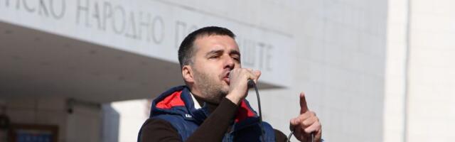 Manojlović: Vučić zatvara ljude u Arenu da ne bi mogli da pobegnu sa mitinga