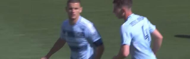 Fenomenalan gol Joveljića! Srbin poslao raketu u mrežu, golman nije paradom ulepšao "lepoticu"