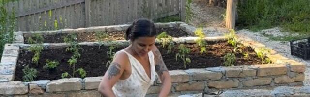 Elena Karić pokazala svoj raj na Kosmaju: Sadi bilje u raskošnom vrtu, pa uživa pored bazena u luksuznoj vili