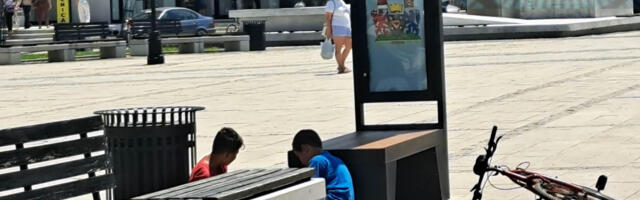 Čitaoci javljaju: Kad vrućina zatekne male Leskovčane na Gradskom trgu