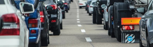 SAOBRAĆAJNI KOLAPS U BEOGRADU! Zbog saobraćajne nezgode na Konjarniku nastao krkljanac prema gradu!