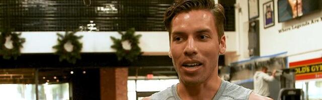 Džozef Bena u nekoliko klasični bodibilderskih poza svog legendarnog oca