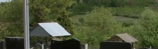 Ljudi bežali glavom bez obzira, a on molio da čekaju i njega