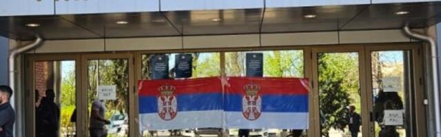 Kako vas nije stid? Dinkovi jurišnici u pohodu na srpsku zastavu! (VIDEO)