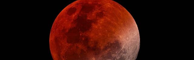 KRVAVI MESEC NAD SRBIJOM: Evo kada će građani moći da vide svemirski fenomen