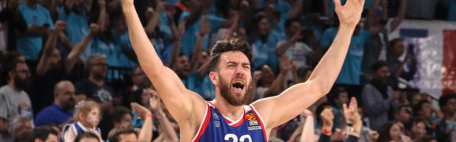 Micić zagospodario Atinom uz 33 poena i partiju karijere!