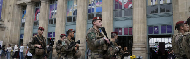 PARIZ U STRAHU: Tajanstveni dronovi lete, mogla da bude PAKLENA PROVOKACIJA na nuklearnu bazu!