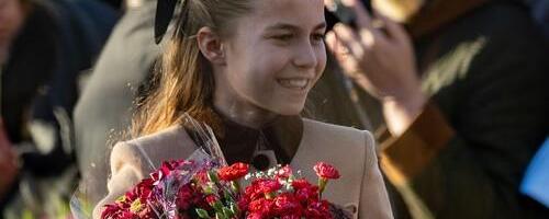 Princeza Šarlot preslikana kraljica Elizabeta: Mreže gore zbog ove fotografije! Nosila mamin kaput, ali je genetika prabake svima ukrala pažnju