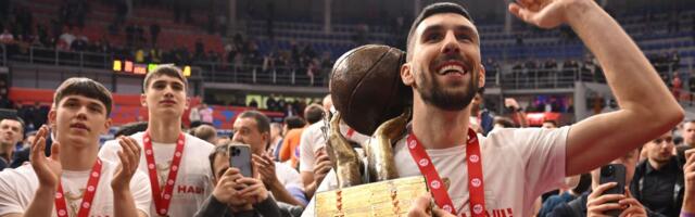 Slika govori više od hiljadu reči: Zvezda se posle ponoći oglasila na Instagramu, ovu fotografiju su čekali svi navijači /FOTO/