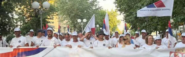 “Srbija pobeđuje”: Grupa građana koja je krenula iz Aranđelovca na skup u subotu u Beogradu stigla u Lazarevac