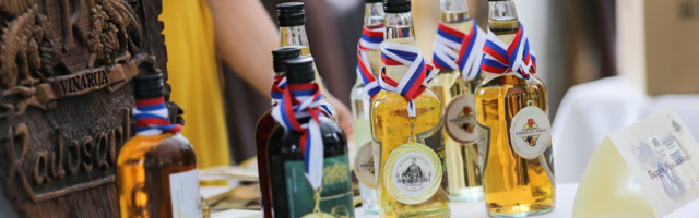 Brke suku i rakiju tuku – Voždov rakijski zbor u Viševcu kod Rače