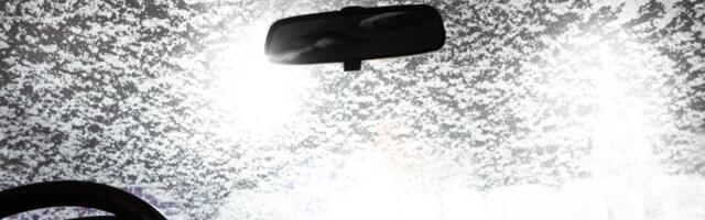 Jednostavan ali veoma efikasan način za brže odmrzavanje šoferšajbni