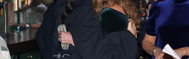 Prekršila kraljevski protokol, ali nije mogla da se suzdrži: Džesi Džej zagrlila Kejt, a razlog je srceparajući