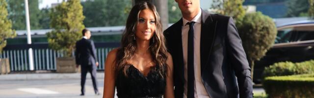 Ovde žive Mirka i Vujadin Savić: Kamin nasred dnevne, za glumicu posebna fotelja, a na zidu ikona