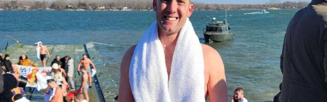 U plivanju za časni krst u Srbiji prvi put učestvovao zvaničnik Ambasade SAD u Beogradu