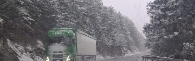 Putari dočekali martovski sneg! Evo šta nadležni kažu o prohodnosti saobraćajnica