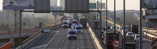 NIKO NE MOŽE DA PROĐE! Policija kontroliše automobile na Gazeli (Video)