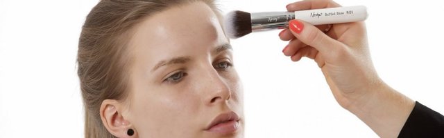 Ovo su ZLATNI SAVETI kako da se pronađe idealna nijansa pudera