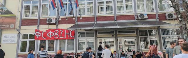 VIDEO: Počela potpuna blokada DIF-a u Novom Sadu - zabranjen ulazak profesorima i drugom osoblju