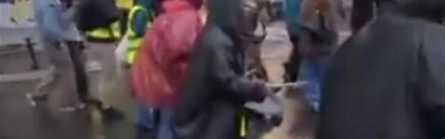 TOTALNI RAT Blokaderi opleli redom Kovačevića, Tanasija, omladine stranaka...  (FOTO)