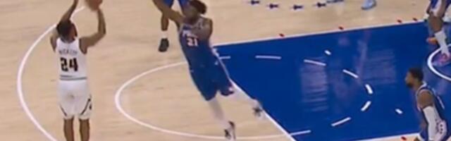 Povređeni Jokić sa strane gledao kako njegov drug sramoti Embida